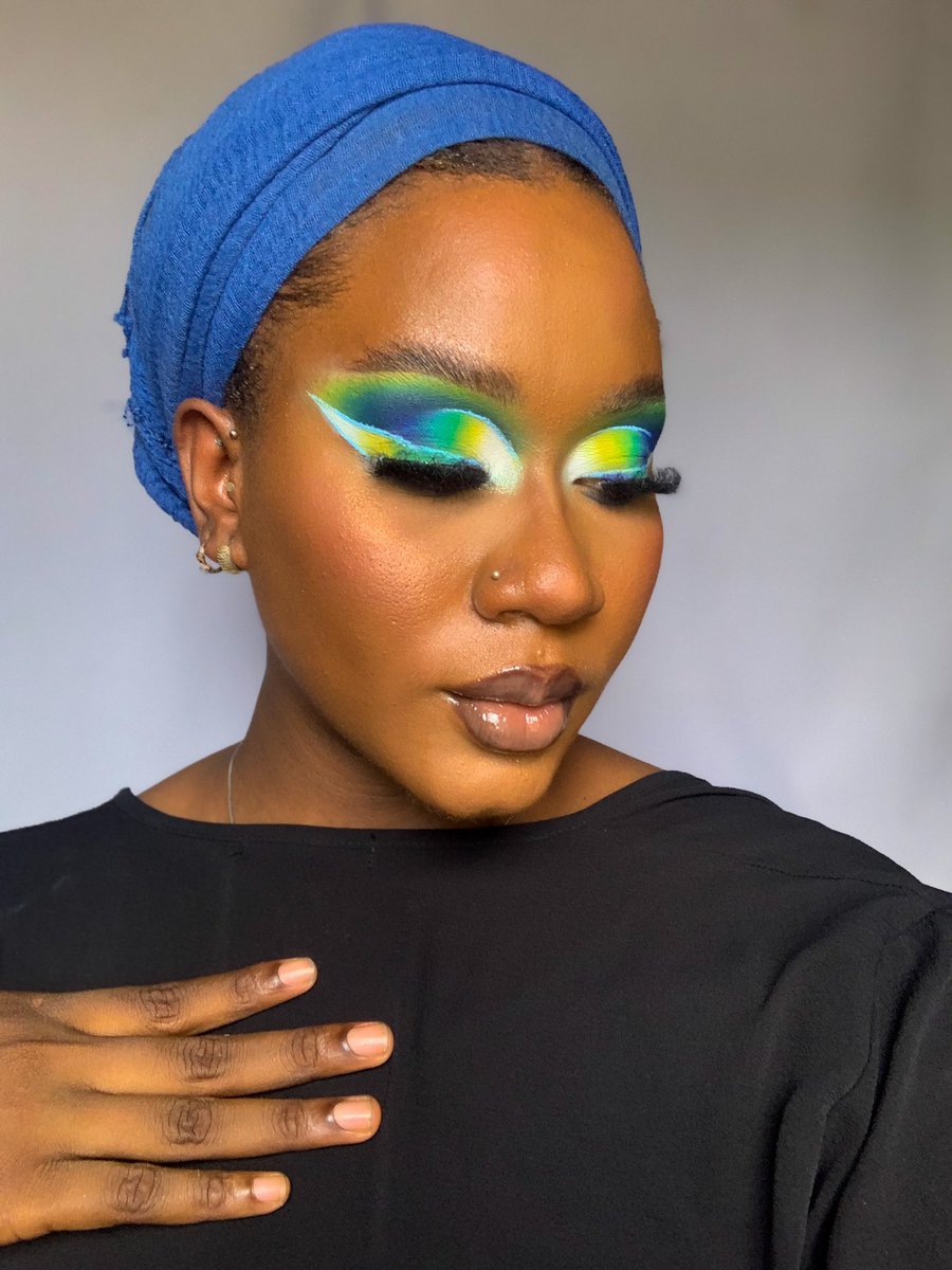 eseoghosae's tweet photo. PEACOCK 🦚💚 https://t.co/4zxigDZRXw