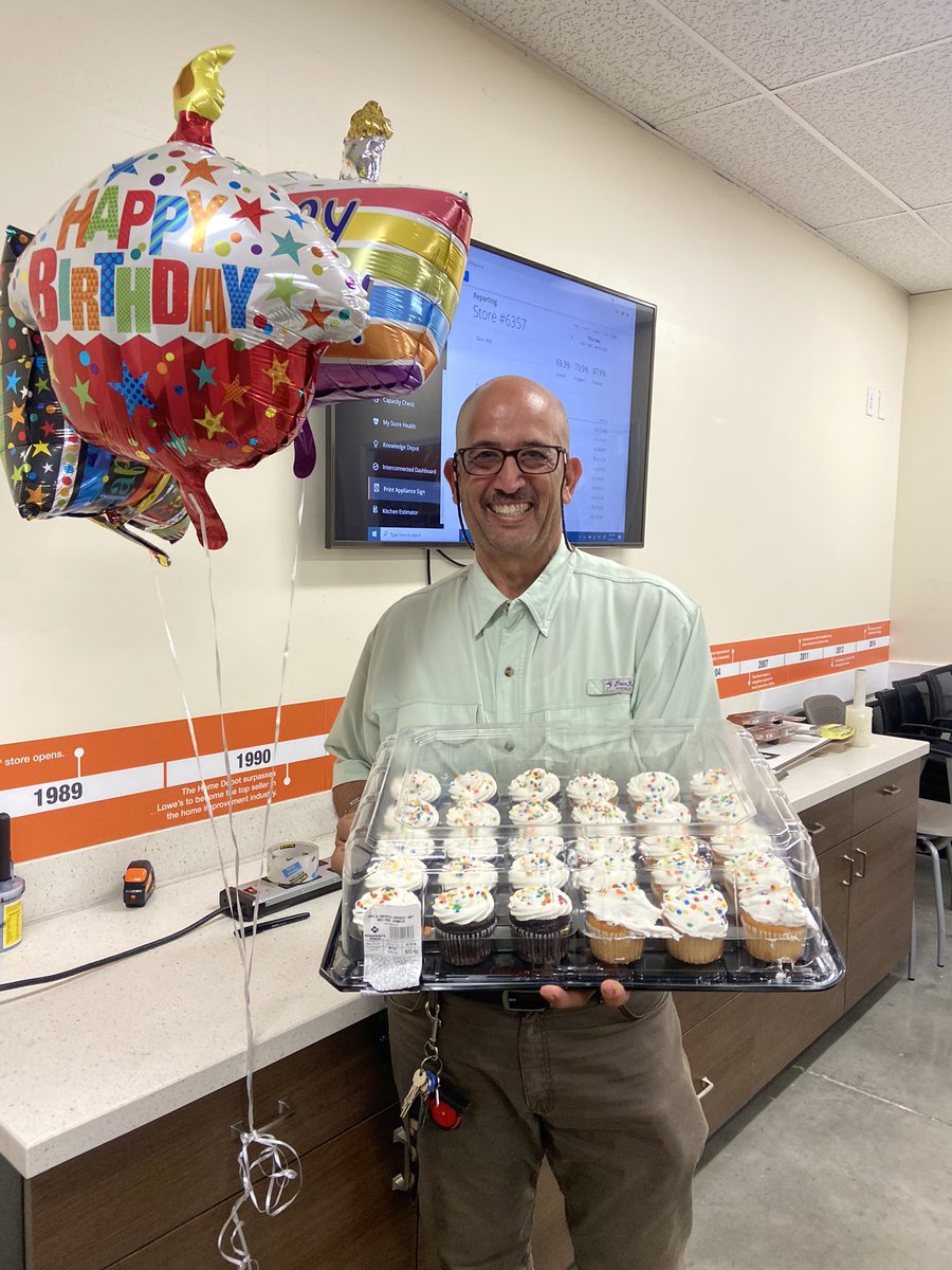 Help me to wish our Rockstar ⭐️ Store Manager, Ramon a Happy Birthday!! Enjoy your day...and the sugar!! @RamonEstevez12 <a href="/garydemarinis/">Gary DeMarinis</a> <a href="/CrickettSurls/">Crickett Surls</a> @Donacrim <a href="/Eduardothd6357/">Eduardo Chaves</a> <a href="/0247Lyle/">Lyle Hayes 0288</a>