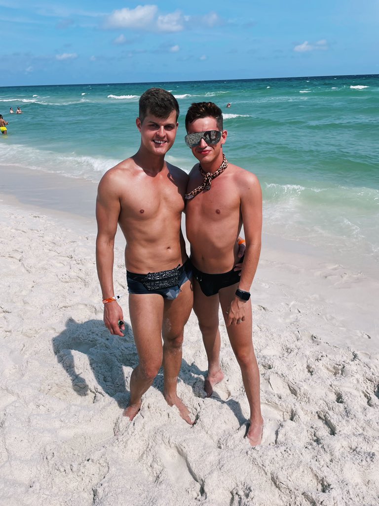 ImHunterVanloon's tweet photo. Happy Pride from Us🌈💞 #gaypride #gay #loveislove https://t.co/d9miRWBed1