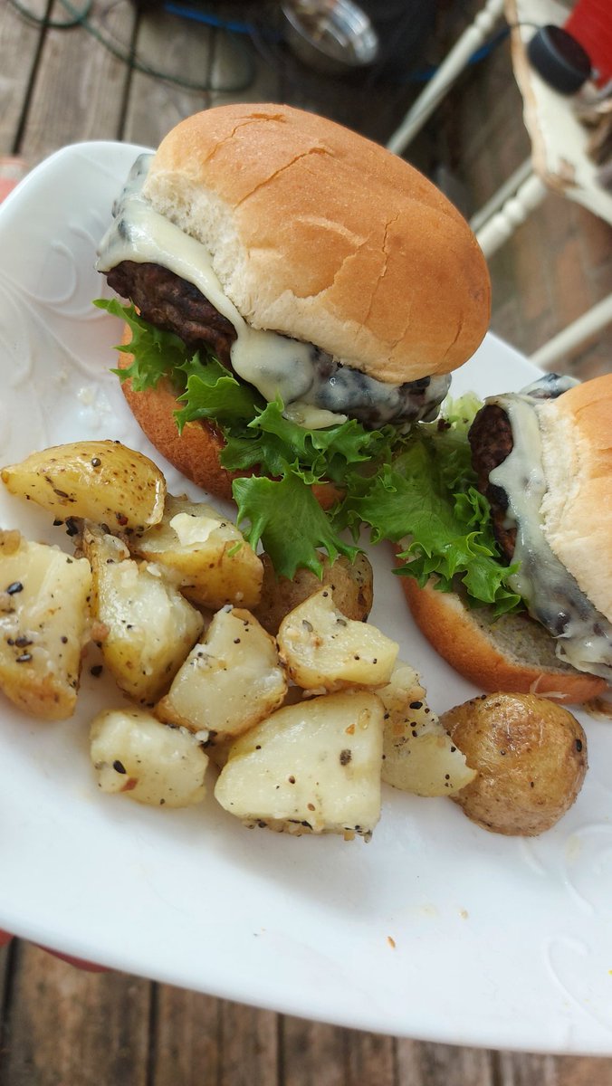 InkedDeviant's tweet photo. Loaded BBQ'd Burgers With Havarti & Micro Greens...
Side of Garlic Foil Pack Potatoes...💃🏼
#bbq #burgers #pitboss #sogood #hellosummer #getin #grillqueen #mysonseatlikekings #aspiringchef #food #foodies https://t.co/StKQ2Z3NOh