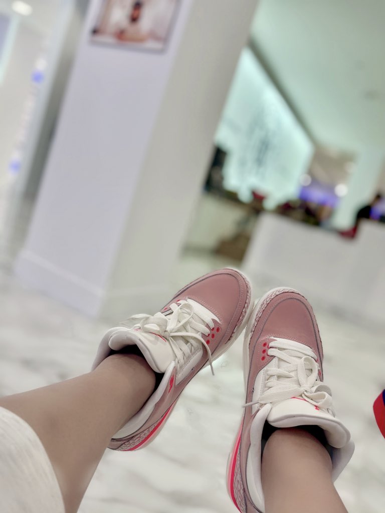 maclepeflores's tweet photo. 😍💕
#YourSneakersAreDope
#rustpink
#Jordan3
#SNKRSKickCheck https://t.co/akTBzpuIS3