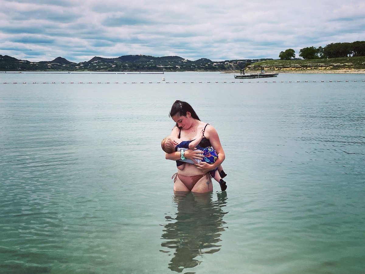 Kelliboo_'s tweet photo. I’ve been breastfeeding for almost 13 months now so like… where’s my award because damn this has been rough. 🤣 https://t.co/k1NvTSgS4O