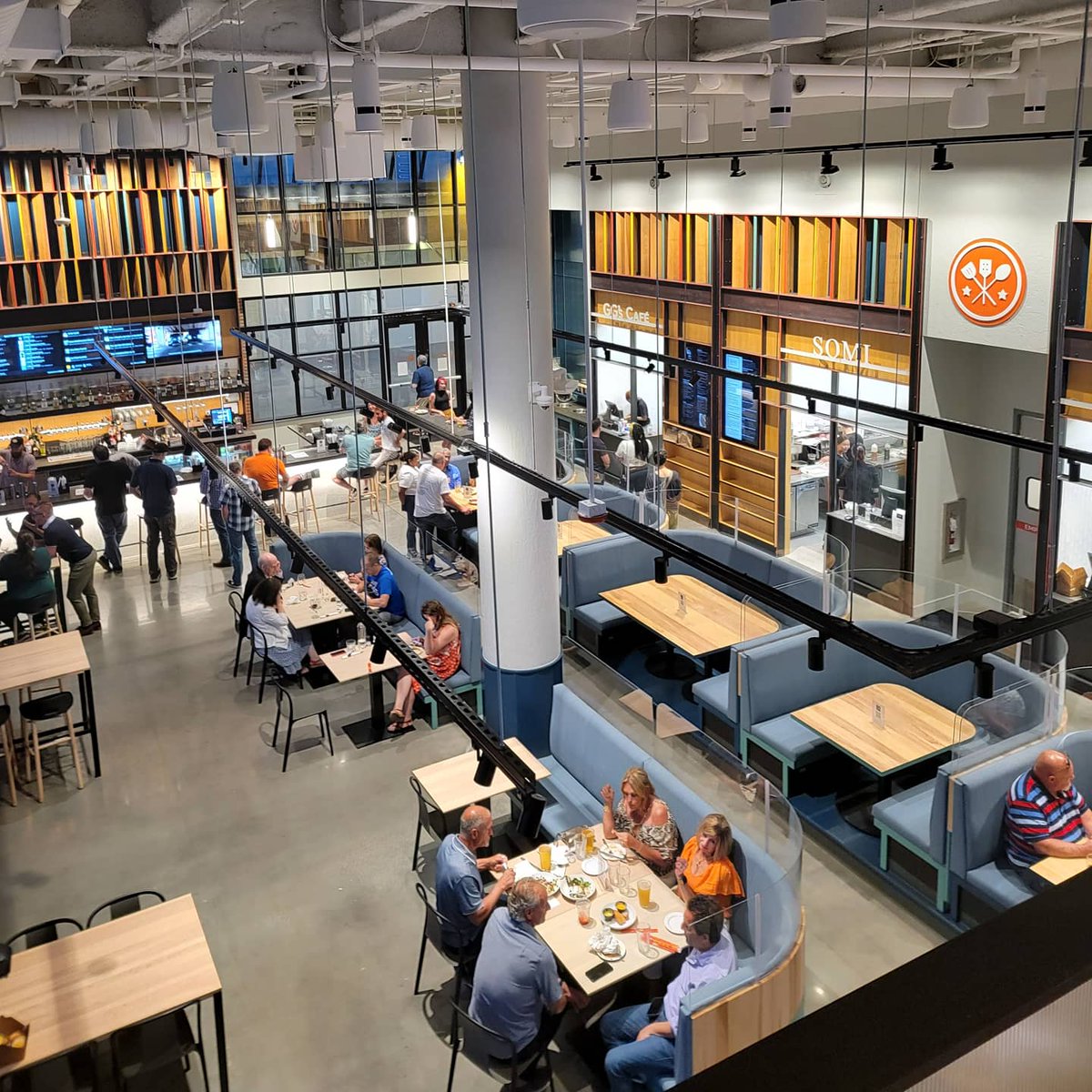 AlexEatsTooMuch's tweet photo. 𝙂𝙖𝙡𝙡𝙚𝙮 𝘽𝙖𝙠𝙚𝙧𝙮 𝙎𝙦𝙪𝙖𝙧𝙚 𝙞𝙨 𝙊𝙥𝙚𝙣!
I previewed the new Galley Bakery Square at @bakerysquarepgh last week and I'm finally glad this space is open. There are four exciting restaurant concepts and a fantastic bar.
https://t.co/R3gWD8HDOc
#pitrsburgh https://t.co/7PUVgT4v34