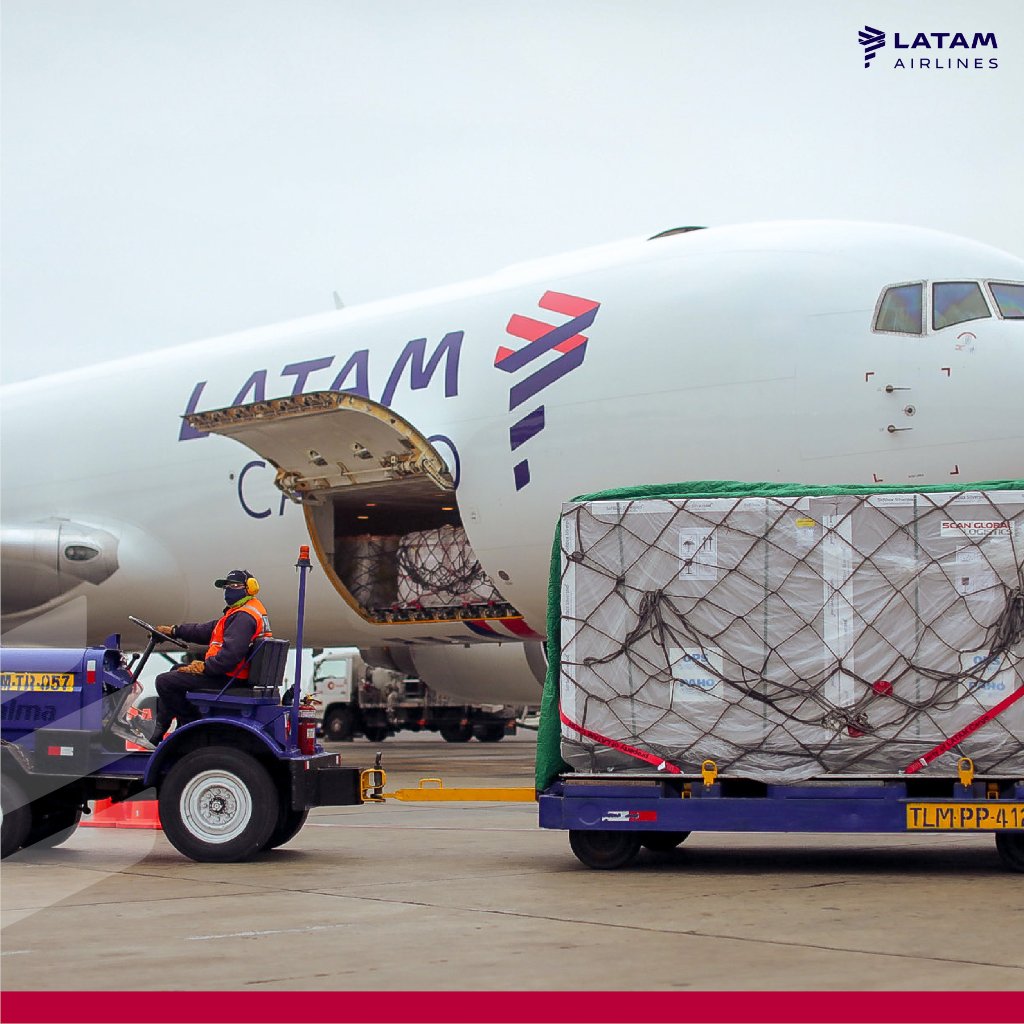 LATAM_PER's tweet photo. El 29 de mayo trasladamos junto al @Minsa_Peru y a #ScanGlobalLogistics 511.200 dosis de vacunas COVID-19 desde Ámsterdam hasta Perú. Continuamos poniendo a disposición de las autoridades nuestra conectividad, por la salud de todos los peruanos. #EsoQueNosHaceVolar. https://t.co/k9zqbX7a1a