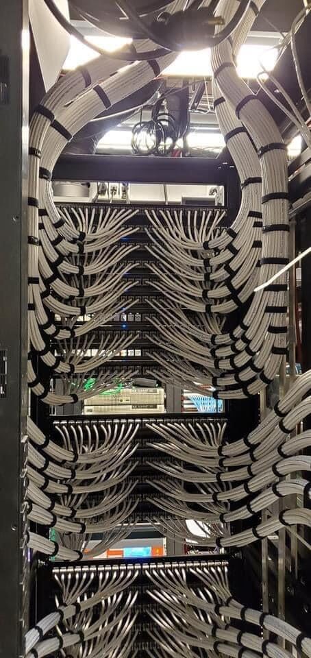 Serverdiskdrive's tweet image. This weeks aesthetically pleasing cable management post! Send us a photo of your system, for a chance to have your system featured next week!