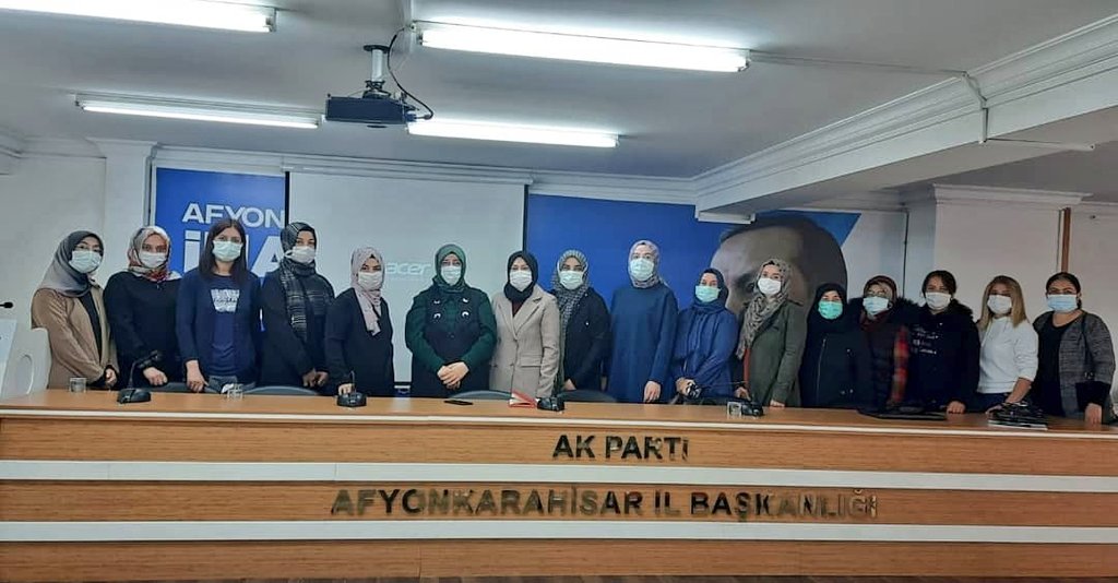 Av_FerdaErturk's tweet photo. İlçe kadın kolları başkanlarımızla Haziran ayı toplantımızı il başkanlığımızda gerçekleştirdik. Sandık yönetim kurulları güncelleme ve akbis eğitimi verdiğimiz toplantımızda aylık çalışmalarımızı istişare ederek gerekli planlamalarımızı yaptık.
@aysekesir @Emine_Gozgec16 https://t.co/6dsDDtNeVH