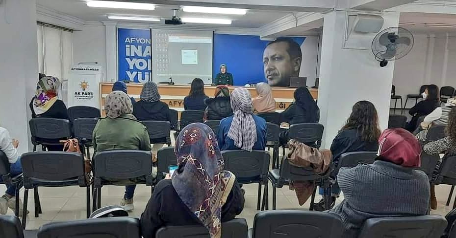 Av_FerdaErturk's tweet photo. İlçe kadın kolları başkanlarımızla Haziran ayı toplantımızı il başkanlığımızda gerçekleştirdik. Sandık yönetim kurulları güncelleme ve akbis eğitimi verdiğimiz toplantımızda aylık çalışmalarımızı istişare ederek gerekli planlamalarımızı yaptık.
@aysekesir @Emine_Gozgec16 https://t.co/6dsDDtNeVH