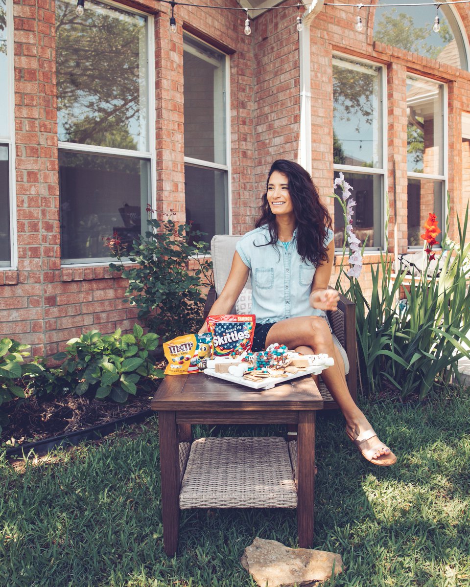 #AD  The hit for us this summer is Peanut M&amp;M’S® Red White &amp; Blue Mix and SKITTLES® America Mix. #NeverStopSummering⠀⠀⠀⠀⠀⠀⠀⠀⠀
#NSS2021 #MMS #Skittles M&amp;M'S USA <a href="/mmschocolate/">M&M’S</a>  read more here aleandtere.com/summer-night-s…