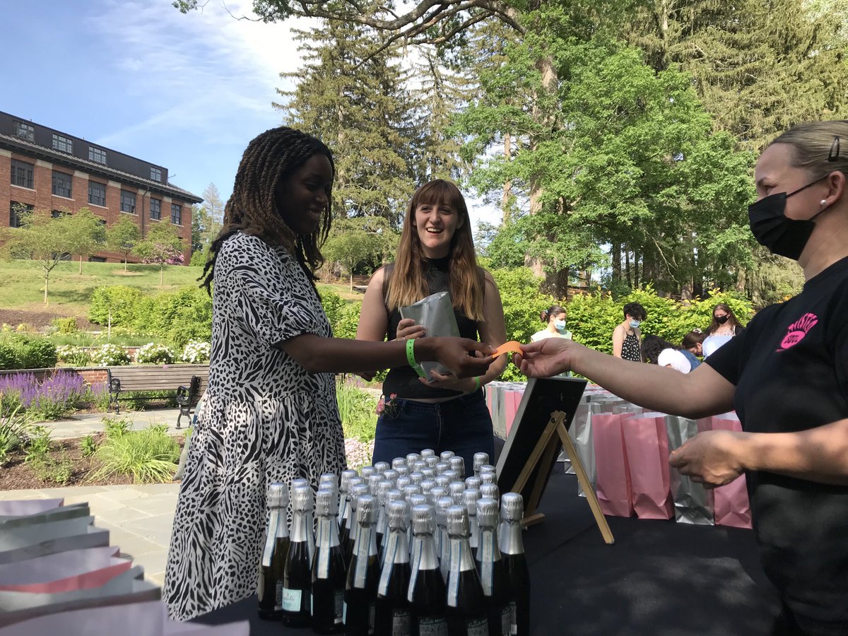Vassar's tweet photo. Prosecco and cookies for the class of 2021! #Vassar2021 https://t.co/e1kTH4ndxn