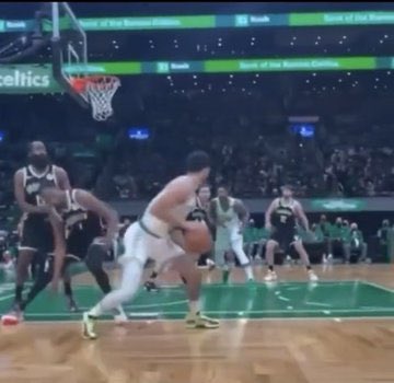 CullerSports's tweet photo. Jayson Tatum’s offense is causing  Durant’s circuit board to malfunction. https://t.co/OnS9ZzHFQK