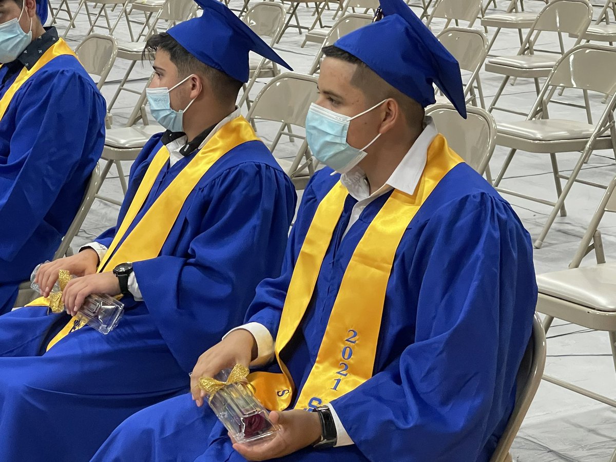 SanElizarioISD's tweet image. San Elizario High School 2021 Rose Ceremony. A San Elizario tradition. #sehsthebest #SanEliNation
