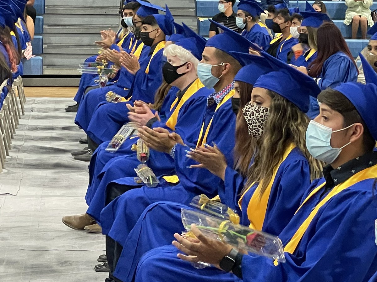 SanElizarioISD's tweet image. San Elizario High School 2021 Rose Ceremony. A San Elizario tradition. #sehsthebest #SanEliNation
