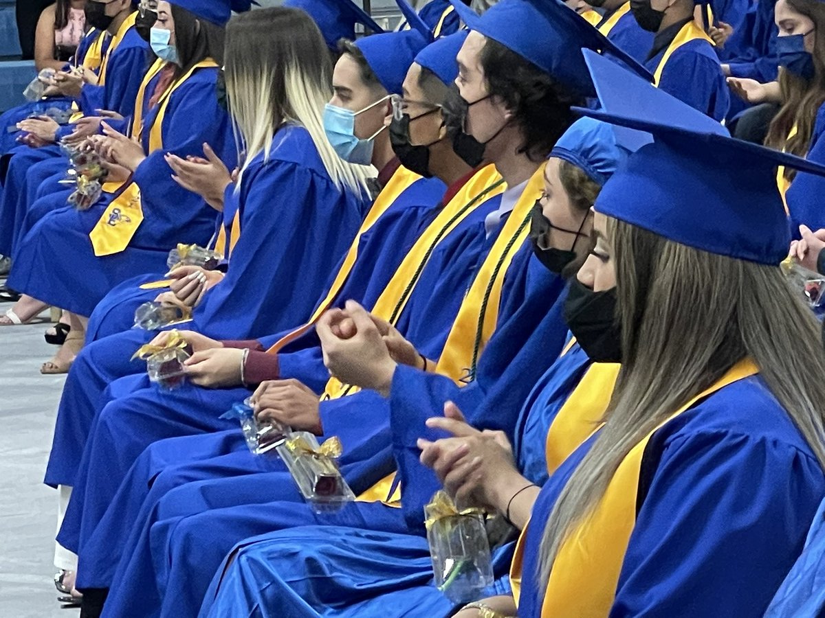 SanElizarioISD's tweet image. San Elizario High School 2021 Rose Ceremony. A San Elizario tradition. #sehsthebest #SanEliNation