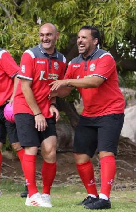 JulioDurnRodrg1's tweet photo. Esta es un de las claves del footgolf; lo compartimos con la familia, los amigos, los compañeros... dentro de un ambiente perfecto!!!
Cosa que no me permitió el fútbol a lo largo de más de 20 años.
Viva @canariafootgolf y @FootgolfSalitre https://t.co/xu1mahhy9Y