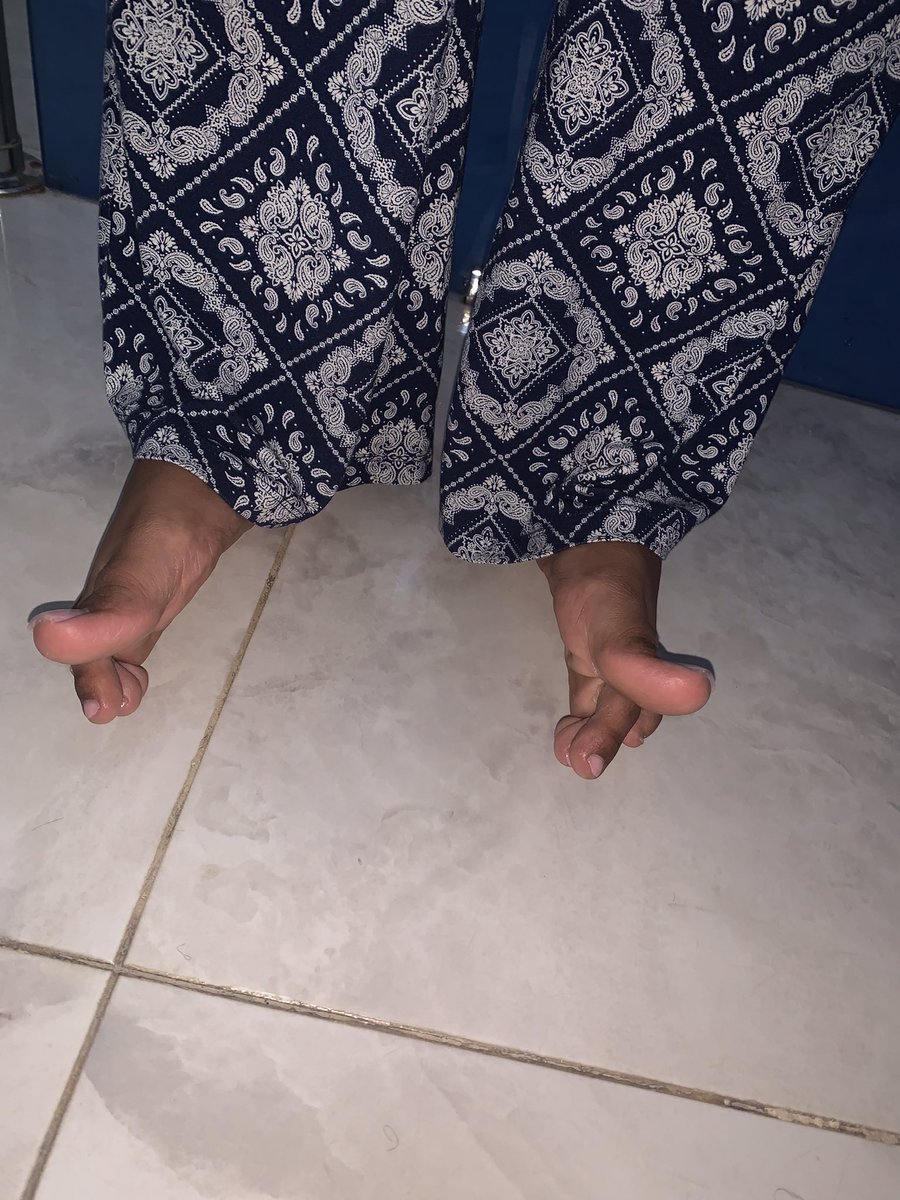 feet_katty's tweet photo. Waiting like a good boy to see my soles weren’t you 😆👣👀 https://t.co/AykurY96hy