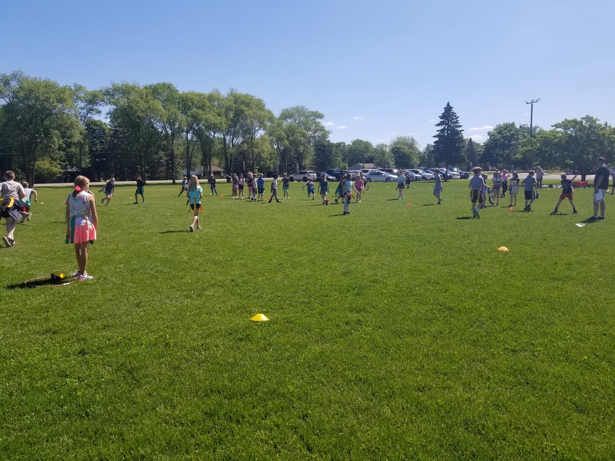 PWE_PhyEd's tweet photo. Great day for Pinewood Field Day! 3rd grade is in the books, next up 4th grade, and 5th grade to finish the day. #montimagic #pwemagic https://t.co/9O3DqcL2YP