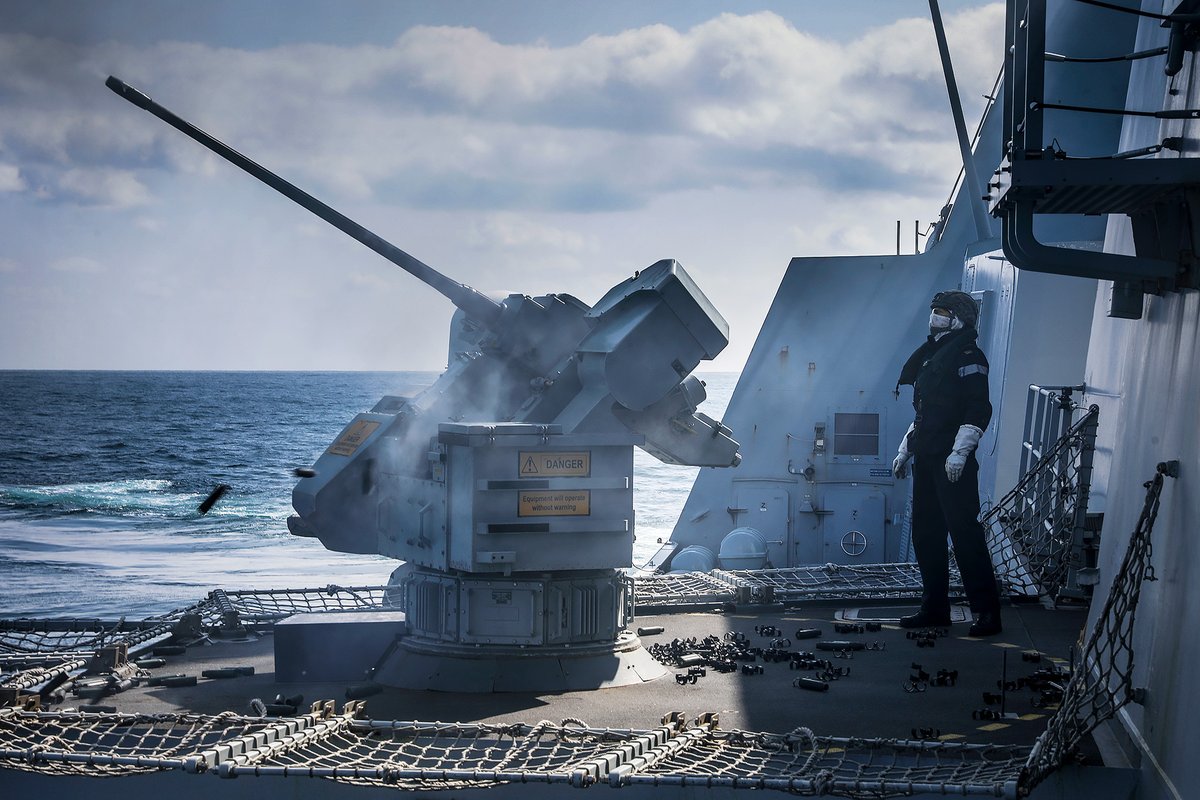 NavyLookout's tweet image. 30mm #GUNEX @HMSDragon 

#FormidableShield2021 

The 30mm Automated Small Calibre Gun in focus:
navylookout.com/the-all-rounde…