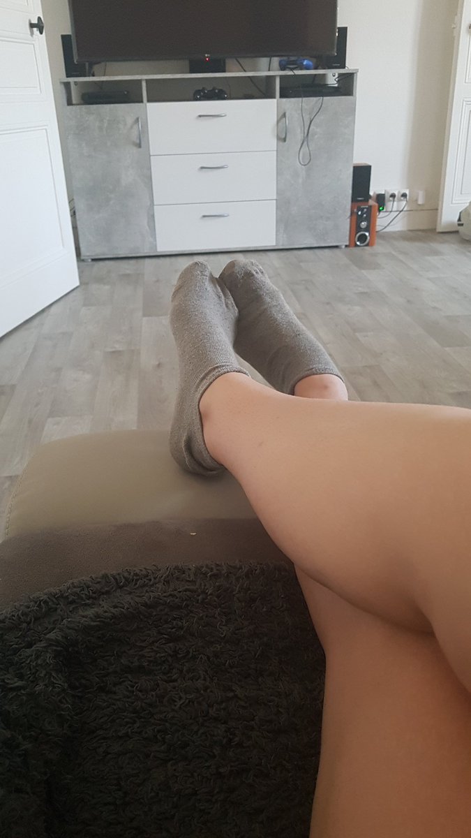 DeesseLynda's tweet photo. Une seule photo suffit à remplir mon compte bancaire clébard 🐶💸

Findom fredom moneymiss moneyslave paypig footslave paypig domina soumis fetichiste https://t.co/zQ5PZsBJY3