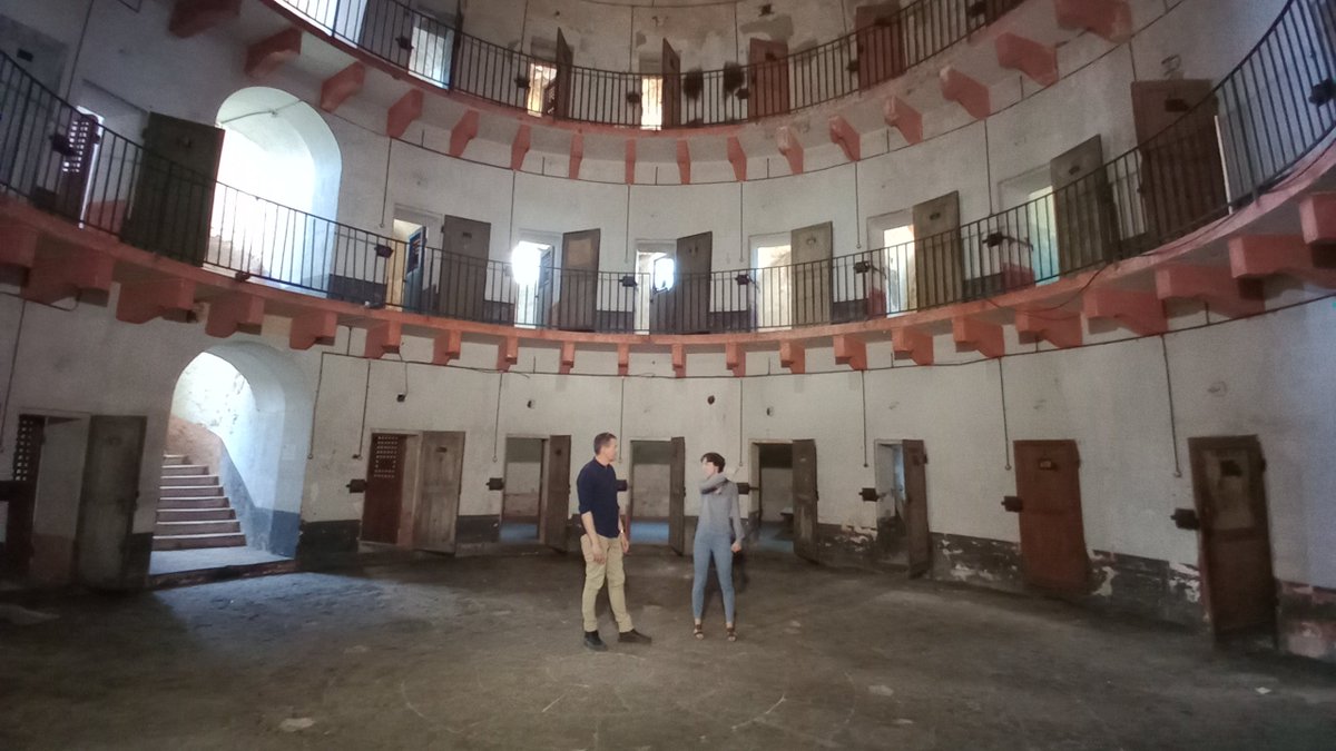F3Bourgogne's tweet photo. [Tournage] 🎥 Autun ne serait rien sans les Romains !
Pour La Tête à l'Endroit, Guillaume Pierre se pose des questions sur Augustodunum, son histoire et ses vestiges
Un épisode inédit bientôt sur @F3Bourgogne @F3FrancheComte
https://t.co/oi4UfNgo74
#autun #saoneetloire #bourgogne https://t.co/g7q8kY8OO4