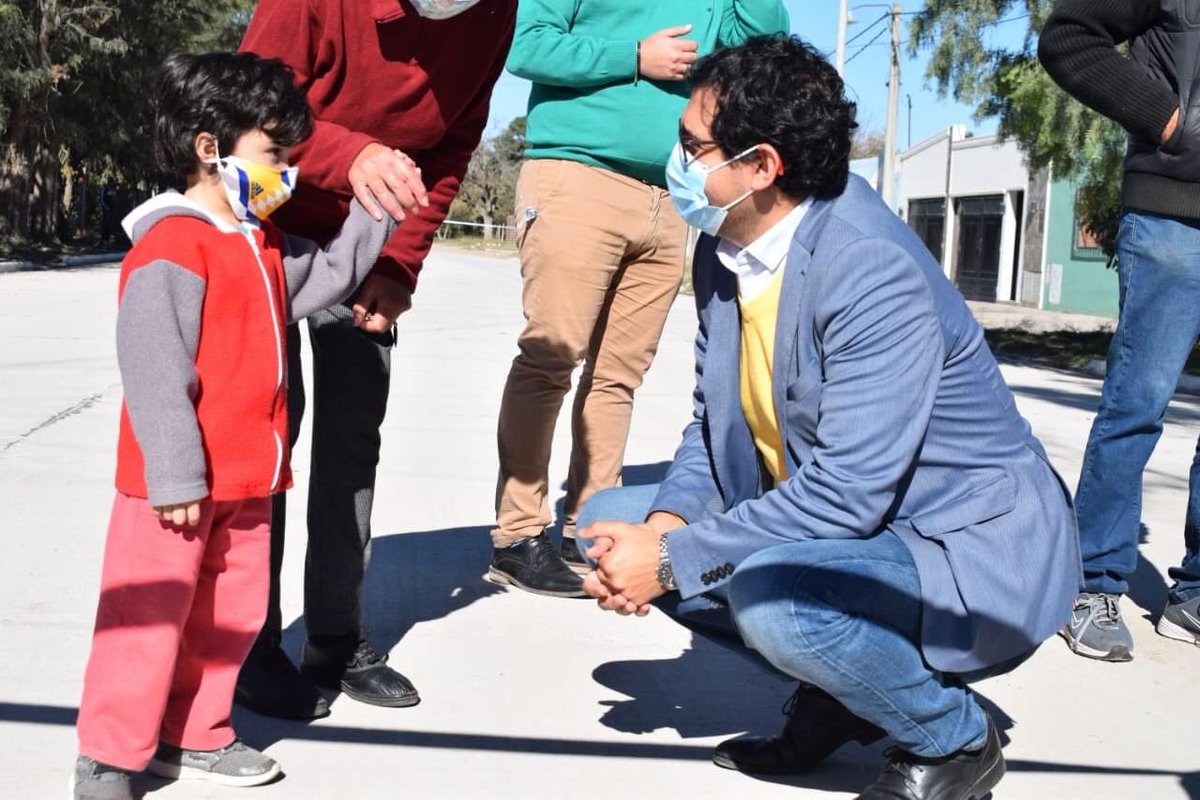 solisg79's tweet photo. El pavimento mejora la calidad de vida y cambia la realidad de los barrios. Hoy habilitamos 1600 mts2 de hormigón en la calle Avellaneda, una obra esperada por los vecinos desde hace mucho tiempo. Estas son las políticas que benefician a nuestros ciudadanos. 
… https://t.co/Z5ybYPGIUh