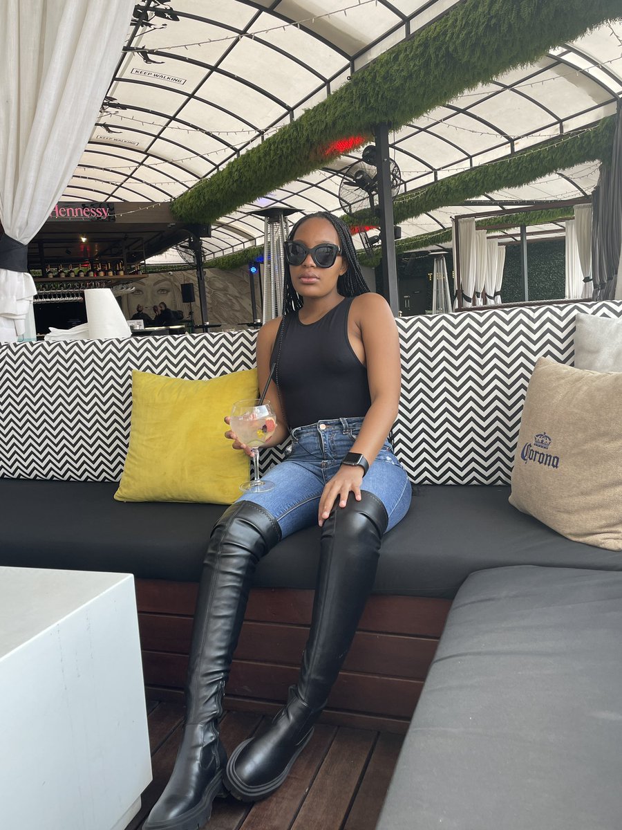 palesamashao_'s tweet photo. Sitting pretty https://t.co/VTAWkjPz2v