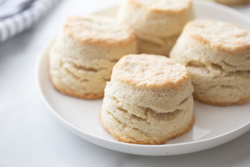 These fluffy, Mile High Biscuits rise up high while baking, and they have a light and flaky texture. buff.ly/3wQDwVR
