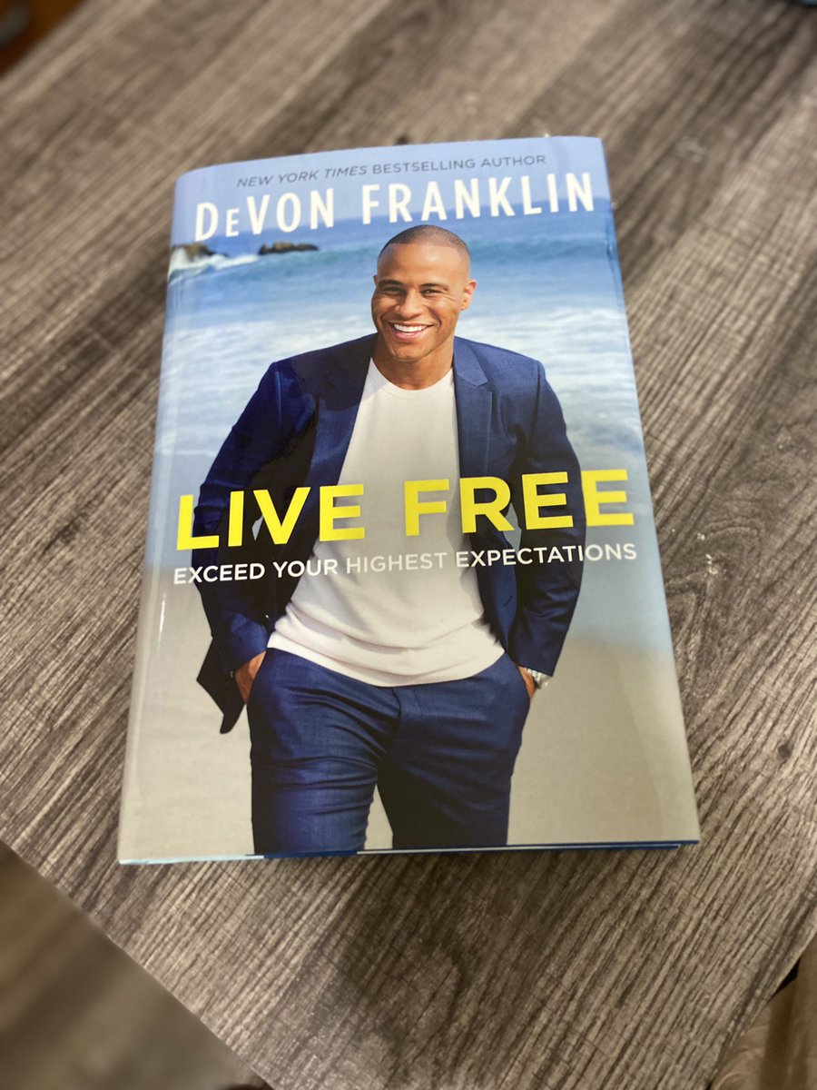 KyngCassius's tweet photo. My new book has arrived to add to my collection!
@DeVonFranklin is who I honor as a producer! #DreamBig #WorkTowardsIt https://t.co/5nJEXp7Jpf