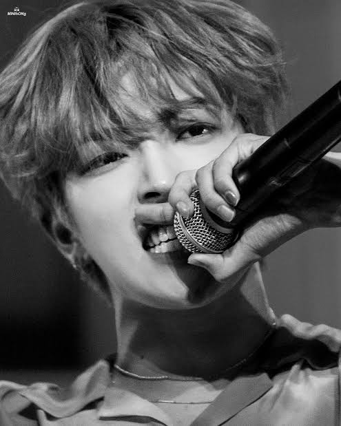 atinyteez009's tweet photo. Hongjoong black and white aesthetic,, will drive you crazy - a needed thread https://t.co/sUSCr294am