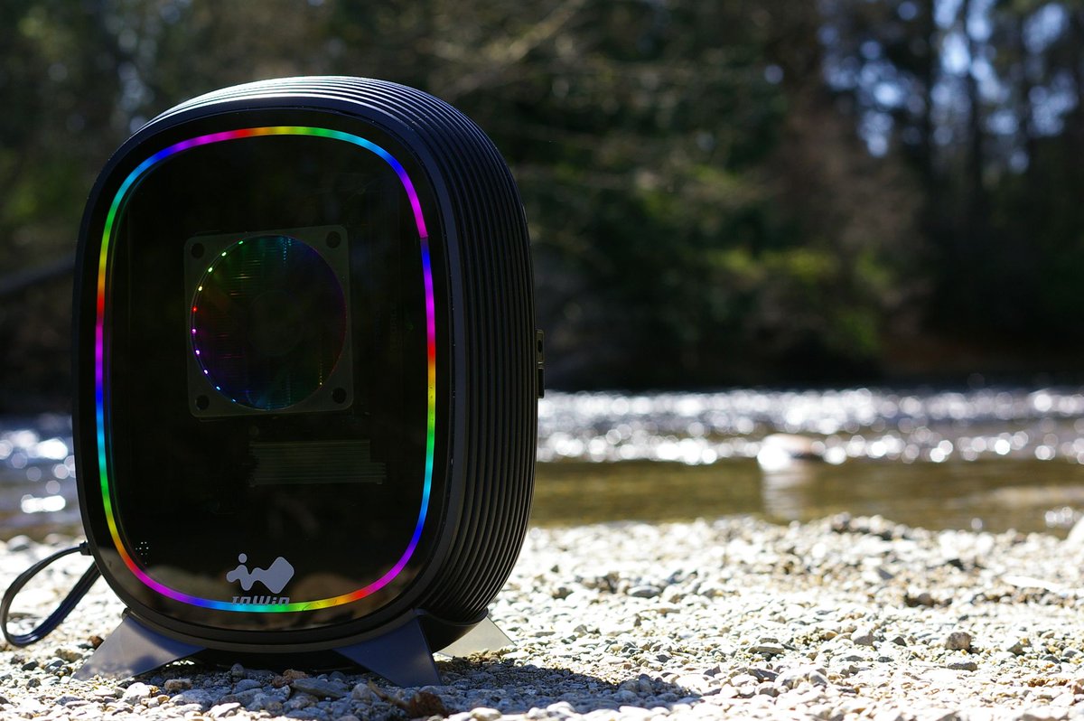 InWin's tweet image. When people say, "go outside!" This is the best rebuttal. Kuddos to #Tpbmods for this awesome #InWin B1 #CaseMod and photoshoot!