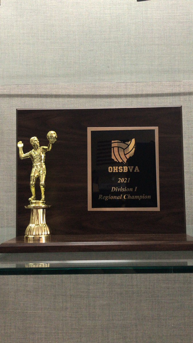 TannerGillum's tweet photo. Newest addition to the trophy case at Liberty! Congrats and best of luck this weekend at states! @olhsvball @LHSAthleticDept https://t.co/TXELBBnMEL