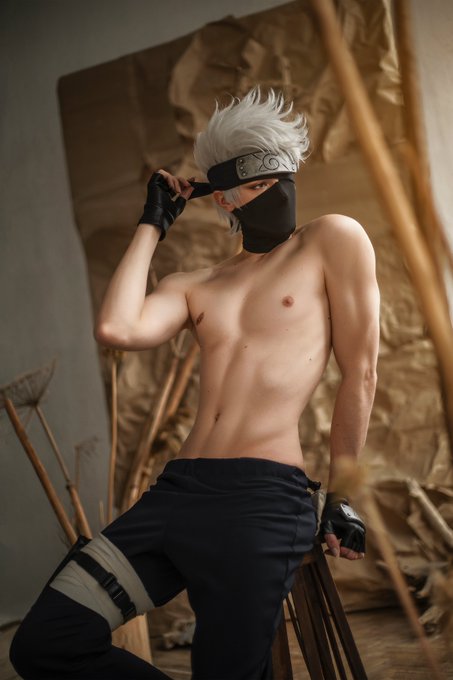 1 pic. 「カカシ」
Kakashi Hatake

Finally posting some topless husbando content with the hottest Naruto character