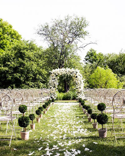JamaliGarden's tweet photo. Did you just get #engaged?  Some of favorite Outdoor #weddingideas from @brides, @MarthaWeddings, and more. - https://t.co/hZzYJF8hkw https://t.co/5FNbTdxZwl