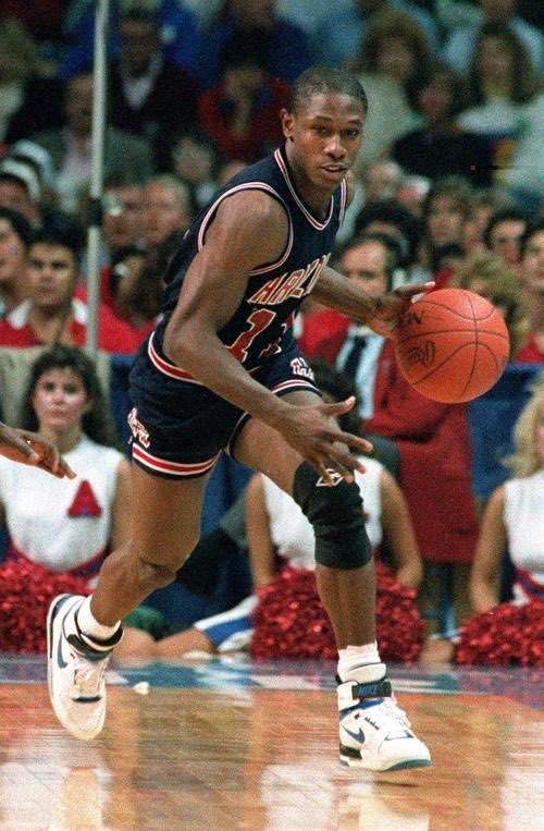 Happy birthday, Kenny Lofton! What a rare talent. Here he is playing in the Final Four in 1988: 