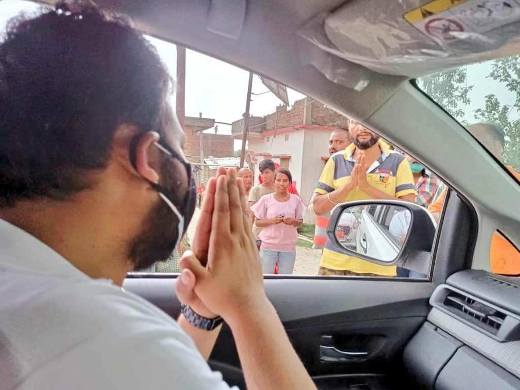 IYCKishanganj's tweet photo. साइकिल गर्ल ज्योति पासवान के पिता की निधन की सूचना प्राप्त होते ही प्रदेश अध्यक्ष @GunjanINC जी ने सिरहुली पहुंच कर ज्योति एवं परिजनों से मुलाकात की।
युवा कांग्रेस परिवार की ओर से आर्थिक सहयोग प्रदान किया एवं अपनी संवेदनाएं व्यक्त की।
श्रद्धांजलि। 🙏🏾
#HelpJyoti @vinodkapri https://t.co/XkFJL5ljLv