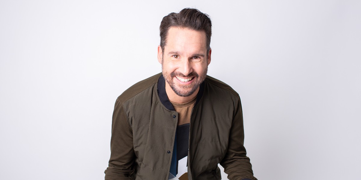 Gifted actor Vincent Poirier (BA ’04) will be co-hosting the Alumni Association’s Awards of Excellence Celebration on June 10! Save your spot, join our alumni community and honour our 12 recipients! Join the celebration: fal.cn/3fMAx  <a href="/uOttawaArts/">uOttawa Arts</a>  <a href="/Improteine/">Improteine</a>