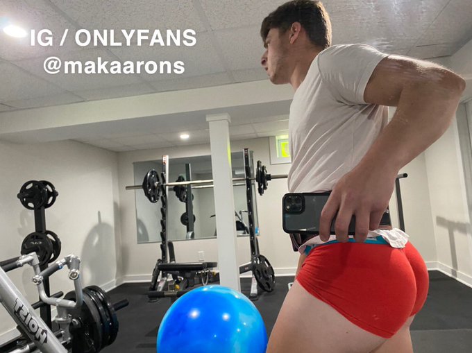 Retweet if you like my workout balls!🤪 https://t.co/ScKBmAujZH https://t.co/mvjiO6seuV