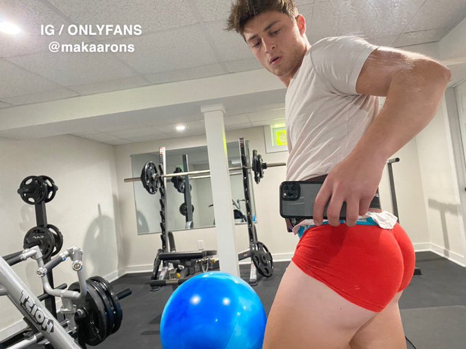 Retweet if you like my workout balls!🤪 https://t.co/ScKBmAujZH https://t.co/mvjiO6seuV