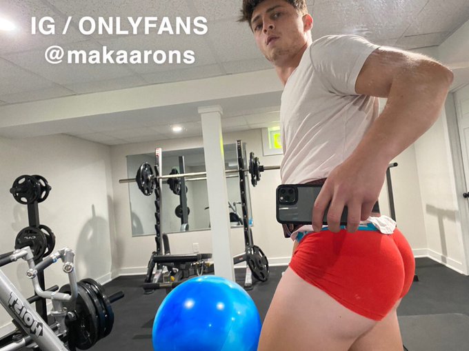 Retweet if you like my workout balls!🤪 https://t.co/ScKBmAujZH https://t.co/mvjiO6seuV
