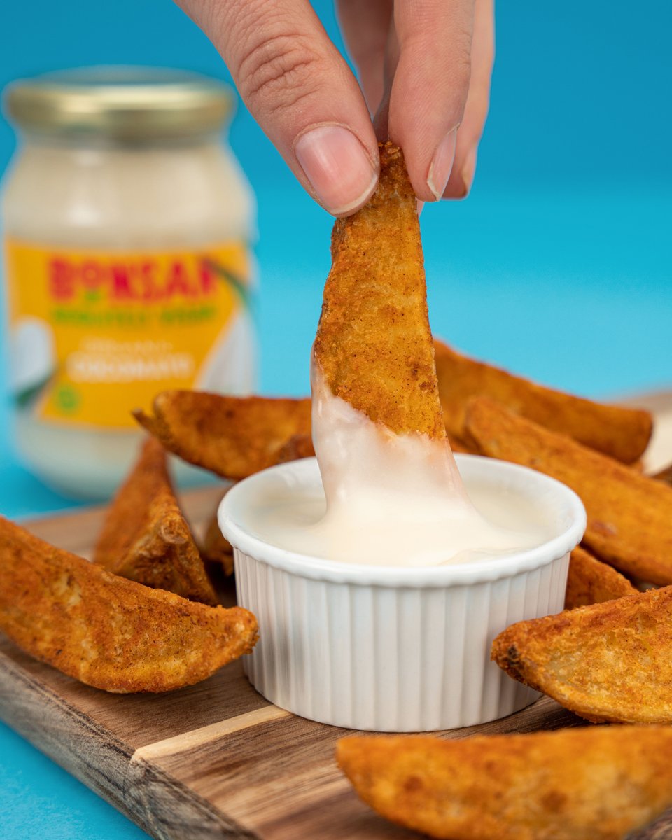 BonsanVegan's tweet photo. Has this chip dunk got your mouth-watering? 🤤 Our drool-worthy creamy plant-based Coco Mayo is a multi-tasking wonder - simply dip, spread or share... the possibilities are endless! 😍 #bonsan #veganhour https://t.co/2YhHlyVRQx
