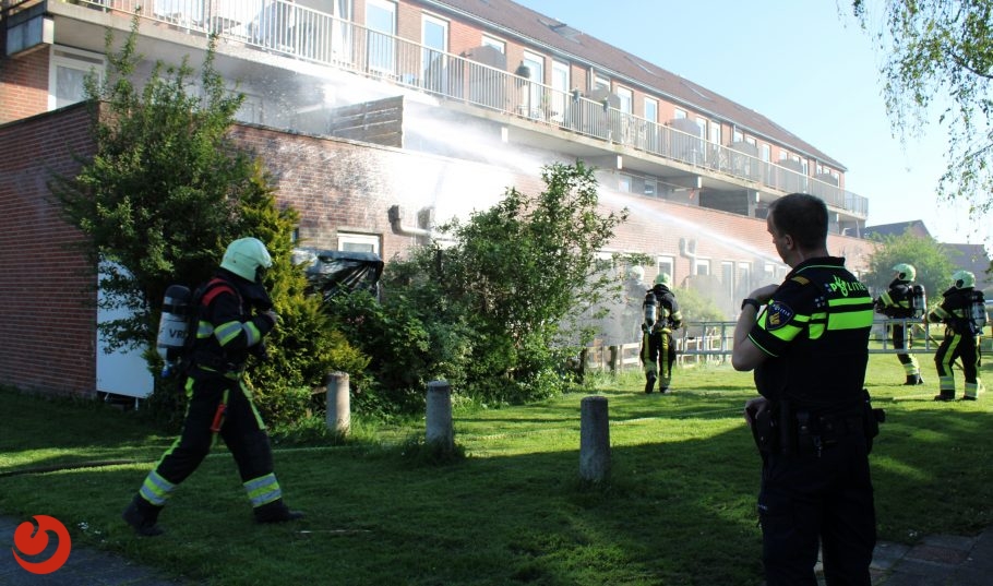 Uitslaande brand op balkon in Leeuwarden
