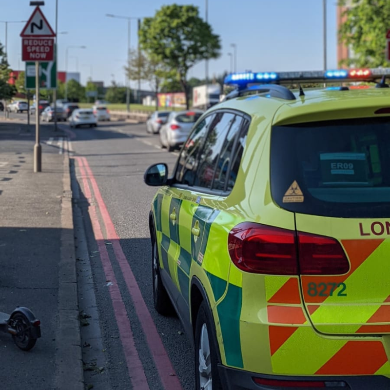 A busy end to the shift for volunteer Emergency Responder crew Benji and Lisa - including being first from #TeamLAS on-scene at a fire in a residential property and responding to a minor road traffic collision.

#VolunteersWeek