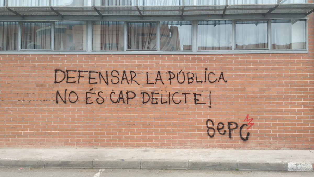 🔴LA PÚBLICA A JUDICI🔴

⏳Els próxims 3 i 4 jutgen a 13 companyes de <a href="/PublicaJudici/">LaPúblicaAJudici</a> per defensar la rebaixa de les taxes universitàries. 

🔥 Defensar la Pública no és cap delicte, sinó un deure per qui la vol accessible per a tothom. 

👇🏽