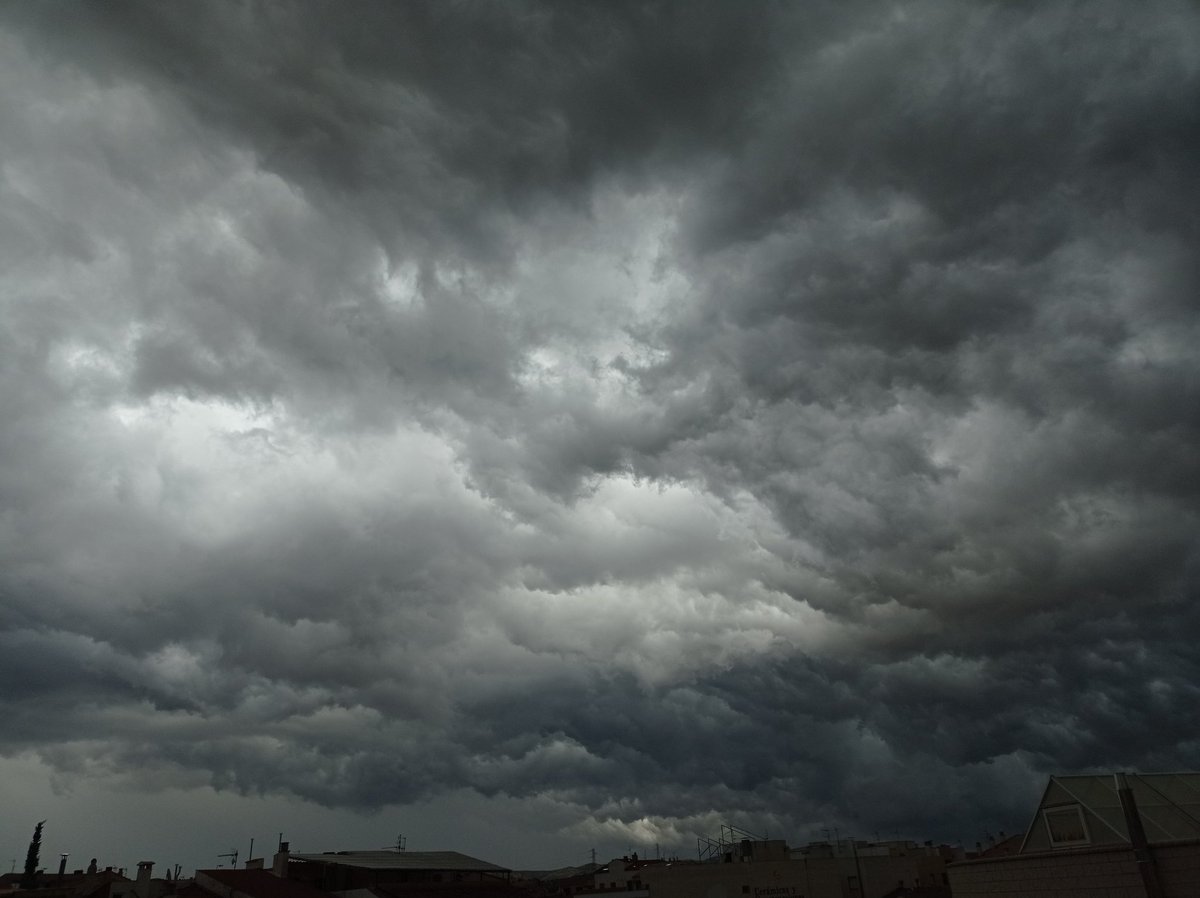 DelfinaMonfort's tweet image. Sin filtros #tormenta #bajoaragon @AragonMeteo @eltiempo_atv @EstaEsMiTierra_ @TeruelExiste_ @TeruelMeteo @reina_del_cielo @tiempobrasero @TiempoEnEspana @AEMET_Aragon @AEMET_CLaMancha @1967fct @vpereztv @SemillasAragon @ZubiaurreTV @xusvalencia @Hidrobiology @avmet @AvaMeteo