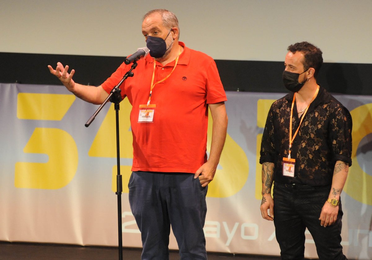 FestivalCineMed's tweet image. [29 CERTAMEN NACIONAL] @MParraj ha subido al escenario del Auditorio para hablarnos de '(A)Normal' junto a su equipo. El corto compite por el #Roel en esta #34SECIME en #SecciónOficial