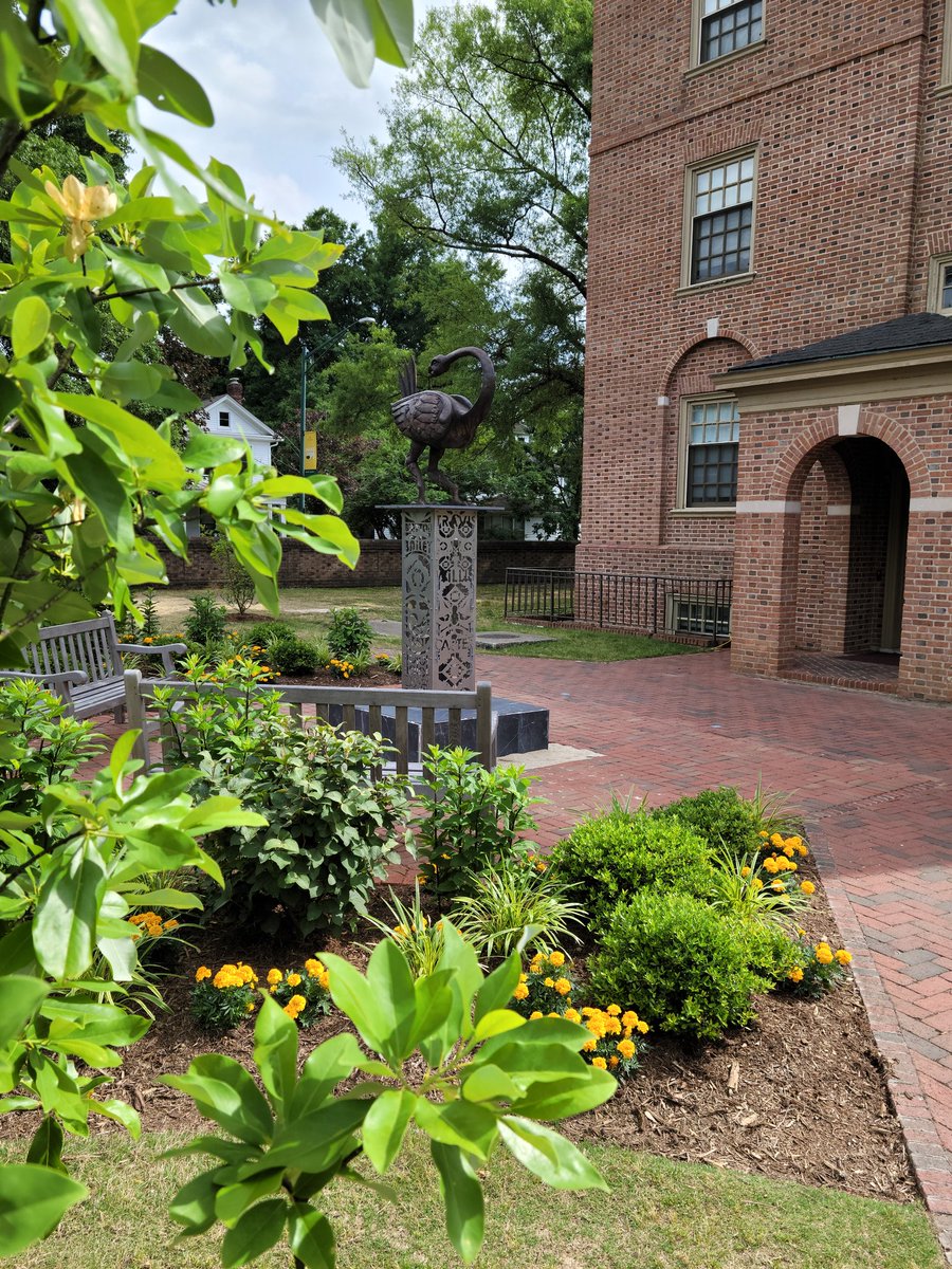 1FishStudio's tweet image. Sankofa Seed, Bronze and Stainless Steel,  4' x 4' x 10'. Comforting the 1st 3 African American resident students at W&amp;amp;M in 1967.  Sankofa means, go back and fetch it.  The piece encourages us to continue sharing the story of our journey to form a more perfect union societally.