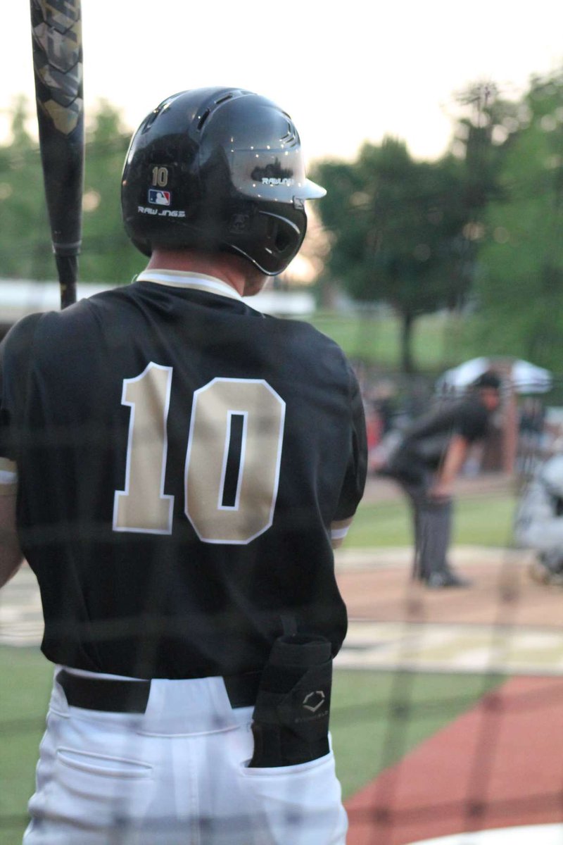 BransonSharpley's tweet photo. Blessed to be continuing my baseball career at @WmCareyBSB!! https://t.co/ekyUaMX9wL