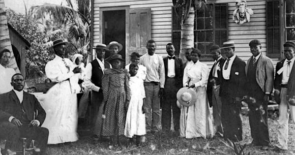 DeMarcoSmith's tweet photo. LA was founded on 9-4-1781 by Tha Los Angeles Pobladores who arrived in June, 28 of the 44 settlers were Black, 2 were white.  

When a plaque was created to highlighted LA black founders in 1950, it was mysteriously removed till Miriam Matthews fought to reinstalled it in 1981 https://t.co/xYKnBA1NRk