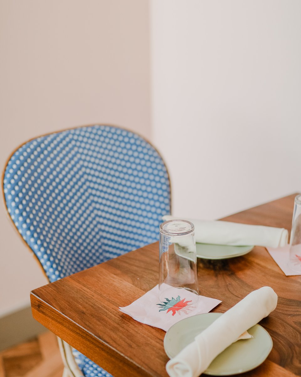 This spot is for YOU 👆 Secure a table with us tonight for an evening of refreshing cocktails and shareable plates. We take reservations via RESY! #BuenaVidaVibes
