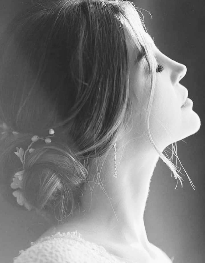 Pensée intense,
Imagination éloquente,
Rêves sublimés...
#6mots

Tendre et douce nuit...