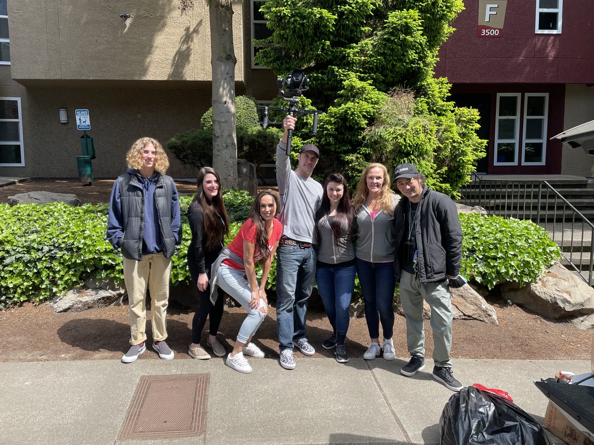 KINDTVorg's tweet photo. It feels SO GOOD to be back out in the community with our #KINDCREW. 💚

In May we had our first senior service day! Arline fell and fractured her elbow during quarantine so we spent the day helping her around the house and taking donations to Goodwill! #BeKIND. https://t.co/y2k8FHfPxT